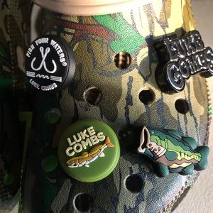 Luke Combs X Crocs Classic Clog ( size 7Men’s, Size 9Women)
